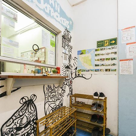 Spot On 89872 Kuantan Backpackers Hotel Buitenkant foto